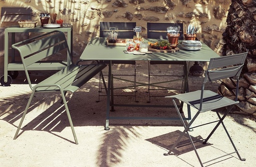 [FERMOB - CARACTERE] Ensemble de jardin FERMOB - Table carrée Caractère et 4 chaises Latitude - Couleur: cactus, CACTUS, CARACTERE, LATITUDE